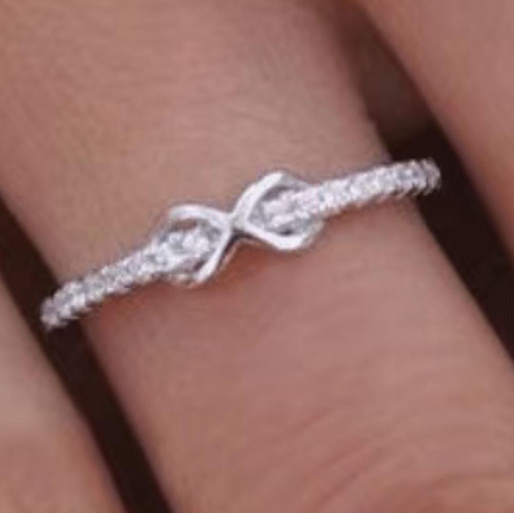 Infinity simple shaped ring